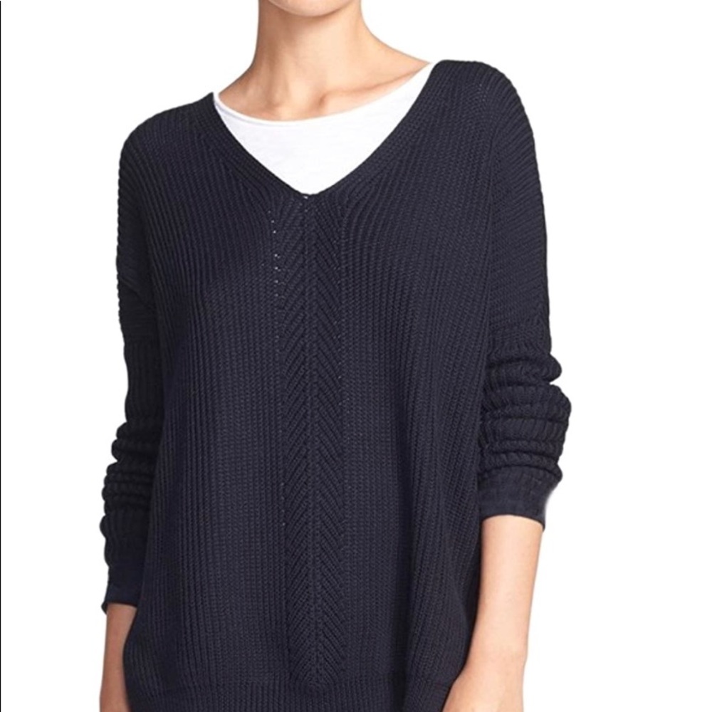 Vince V-neck sweater in navy